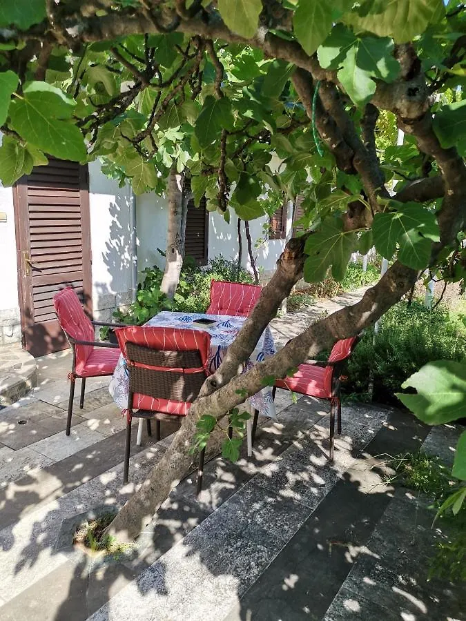 Lovely 2-Bedroom Apartment In נובי ווינודולסקי